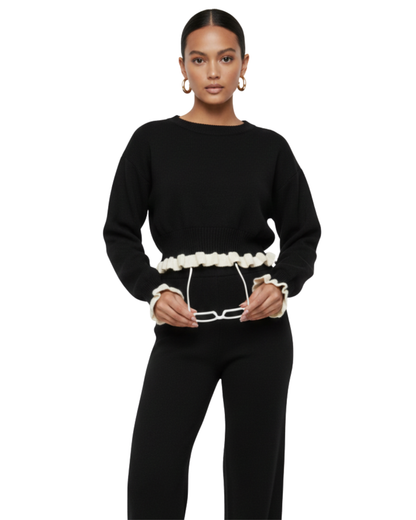 Simplitate și rafinament într-un singur set. Acest compleu negru din tricot reiat este definiția confortului modern.